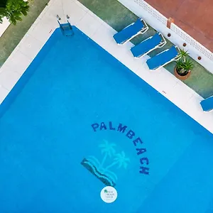 https://apartamentos-palm-beach-carihuela.es-andalucia.com